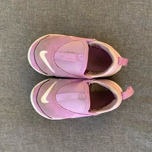 Toddler girls Nike tennis shoes